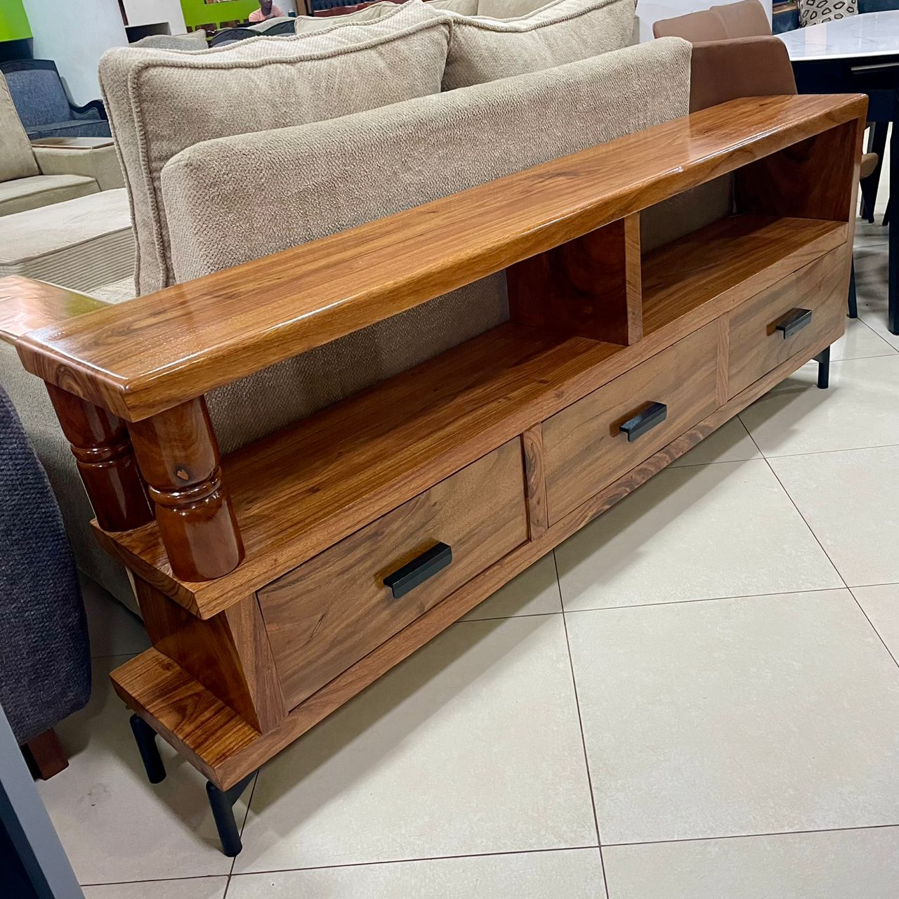 Mugavu Tv Stand