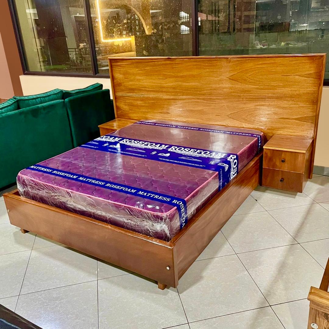 5x6 Mahogany Bed, Attached Bed Drawers.