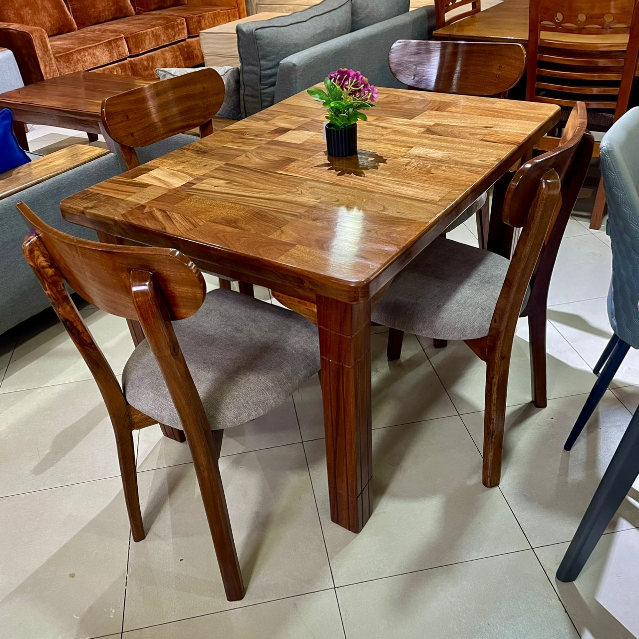 Mugavu 4 Seater Dining (R)