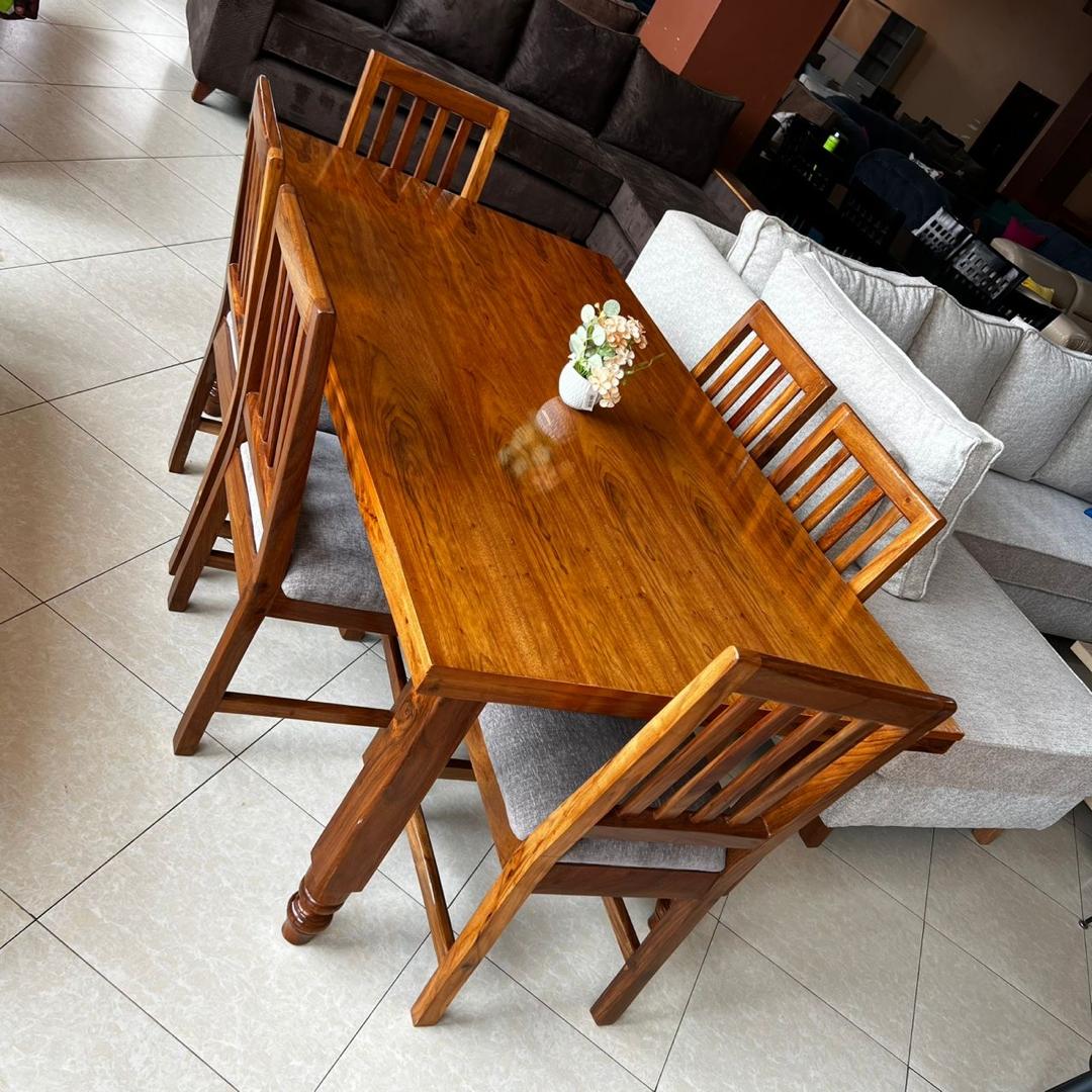 Mahogany 6 Seater Dining!