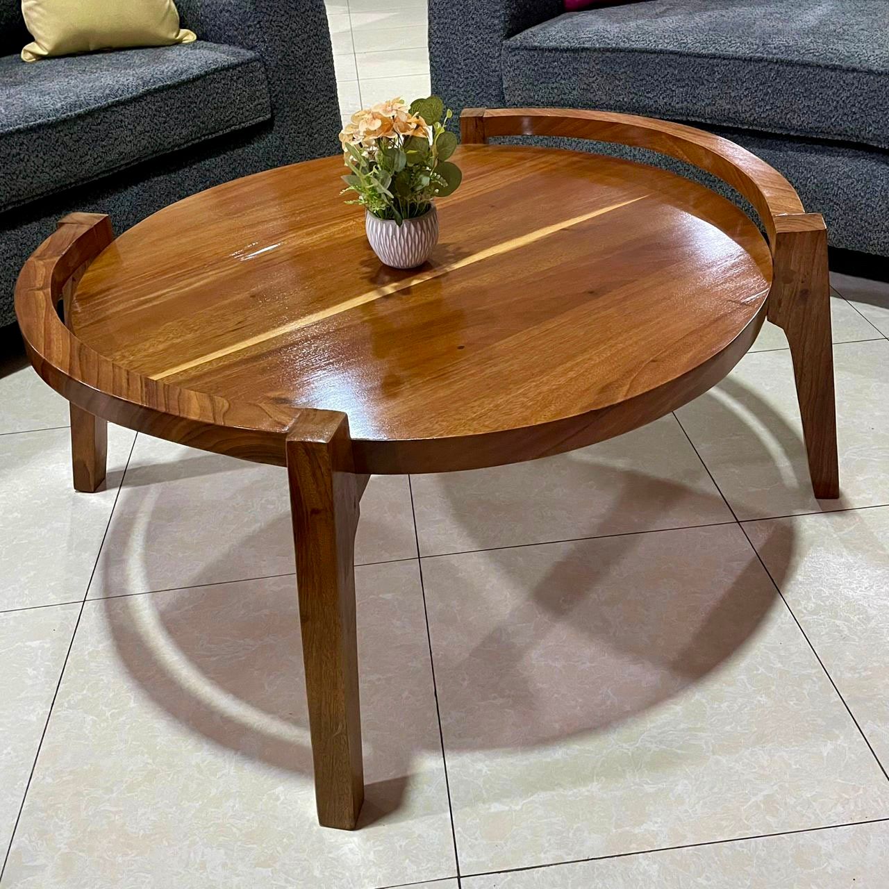 Mugavu Round Table