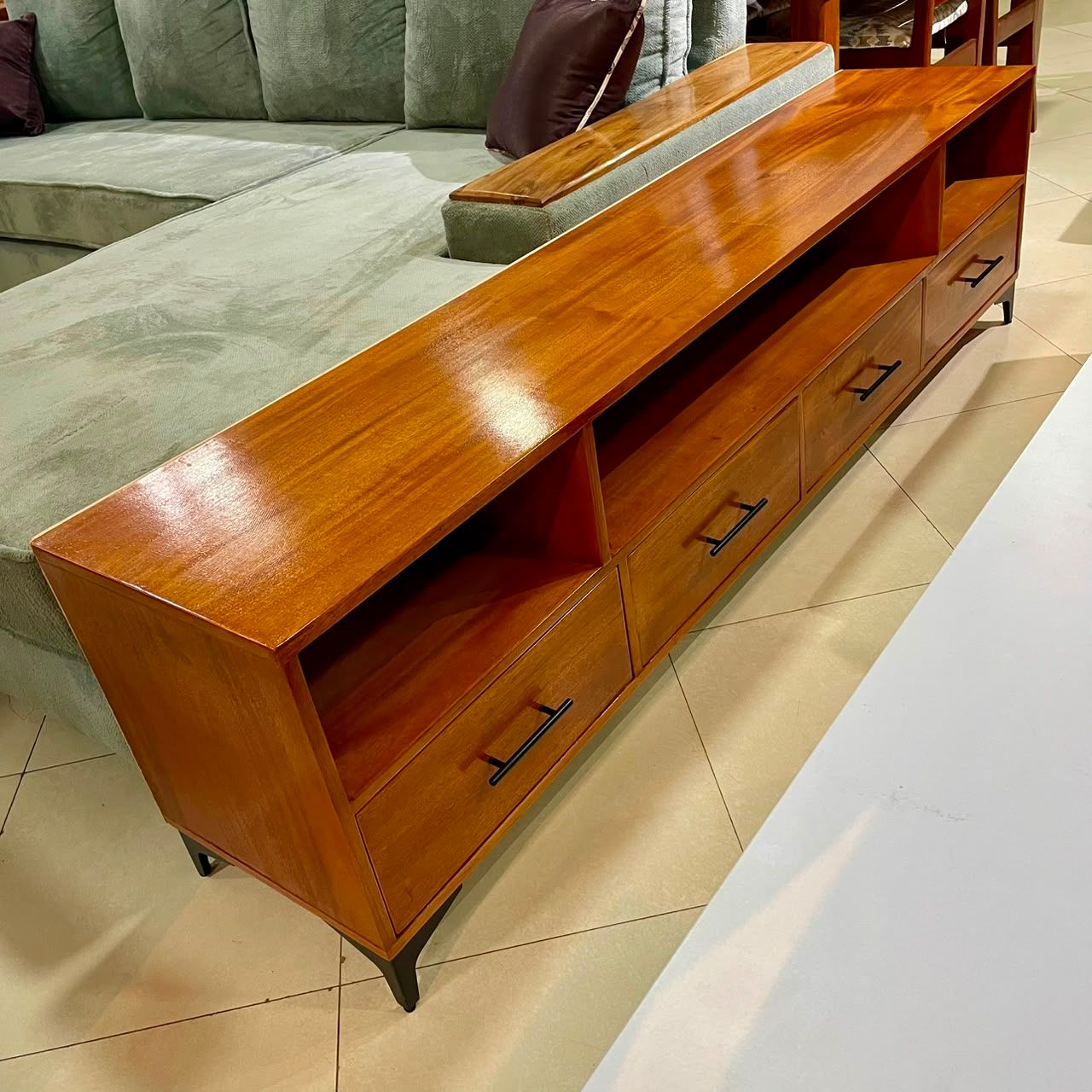 Mahogany Tv stand (N).