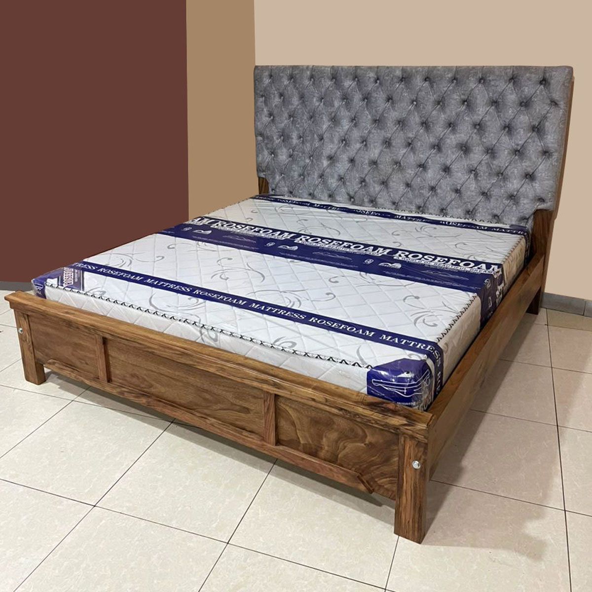 Gray Cushioned 6x6 Bed, Mugavu