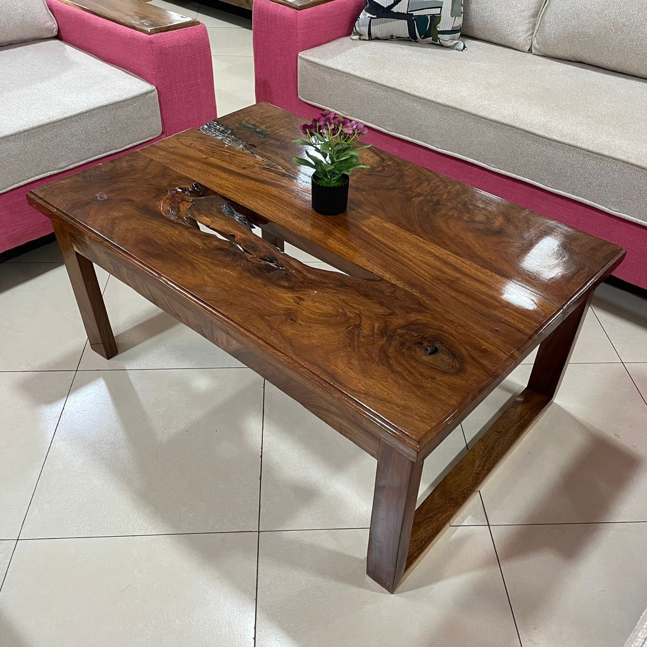 Mugavu Table