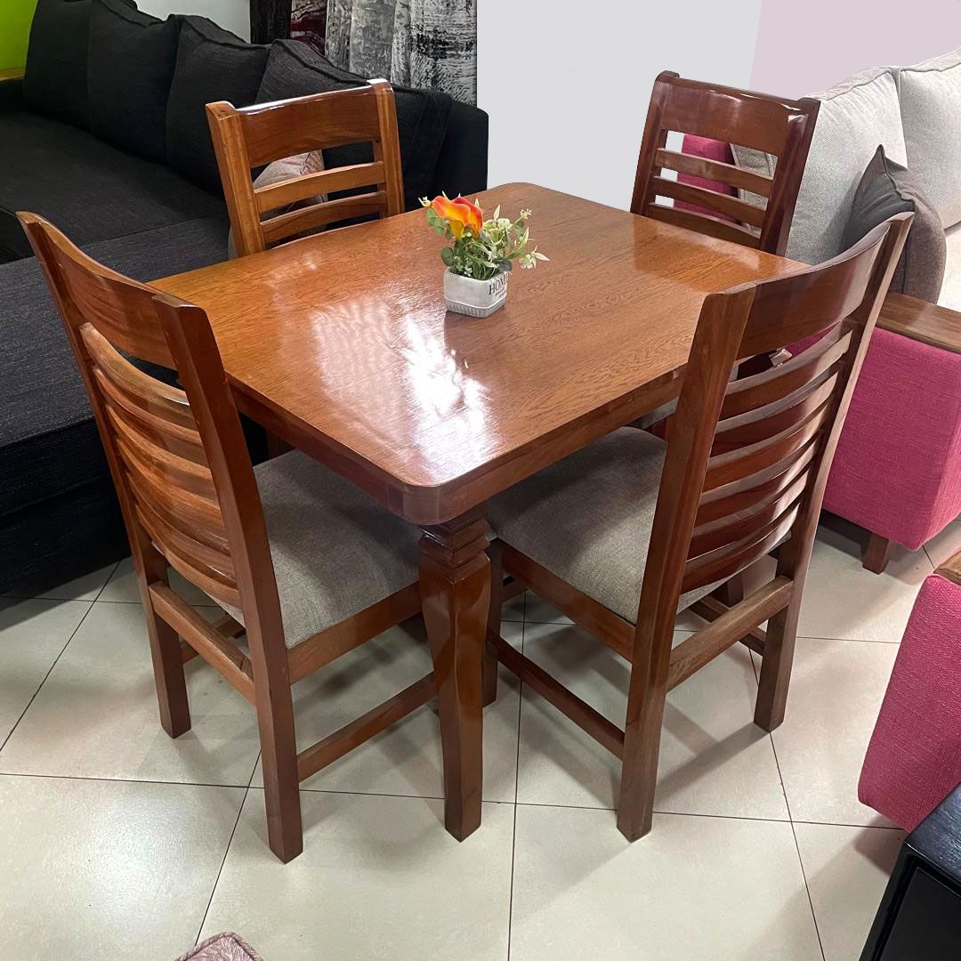 Mahogany table with 4 Chairs