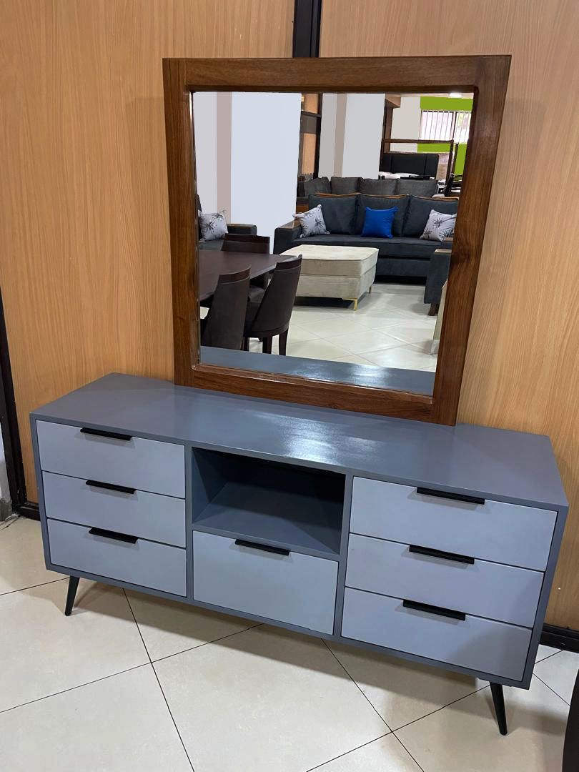 Chest of Drawers (Mirror)